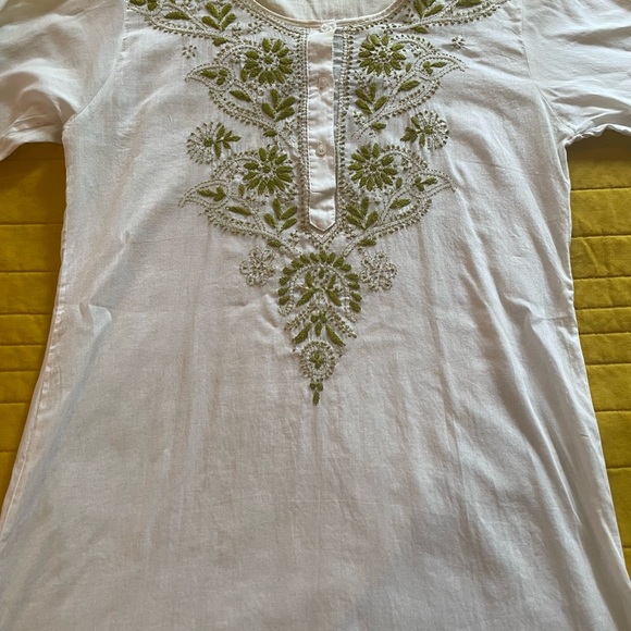 VINTAGE: 60s/70s Long-Sleeved Embroidered Tunic Top (Size 38 EUR/Small US) - Picture 4 of 8